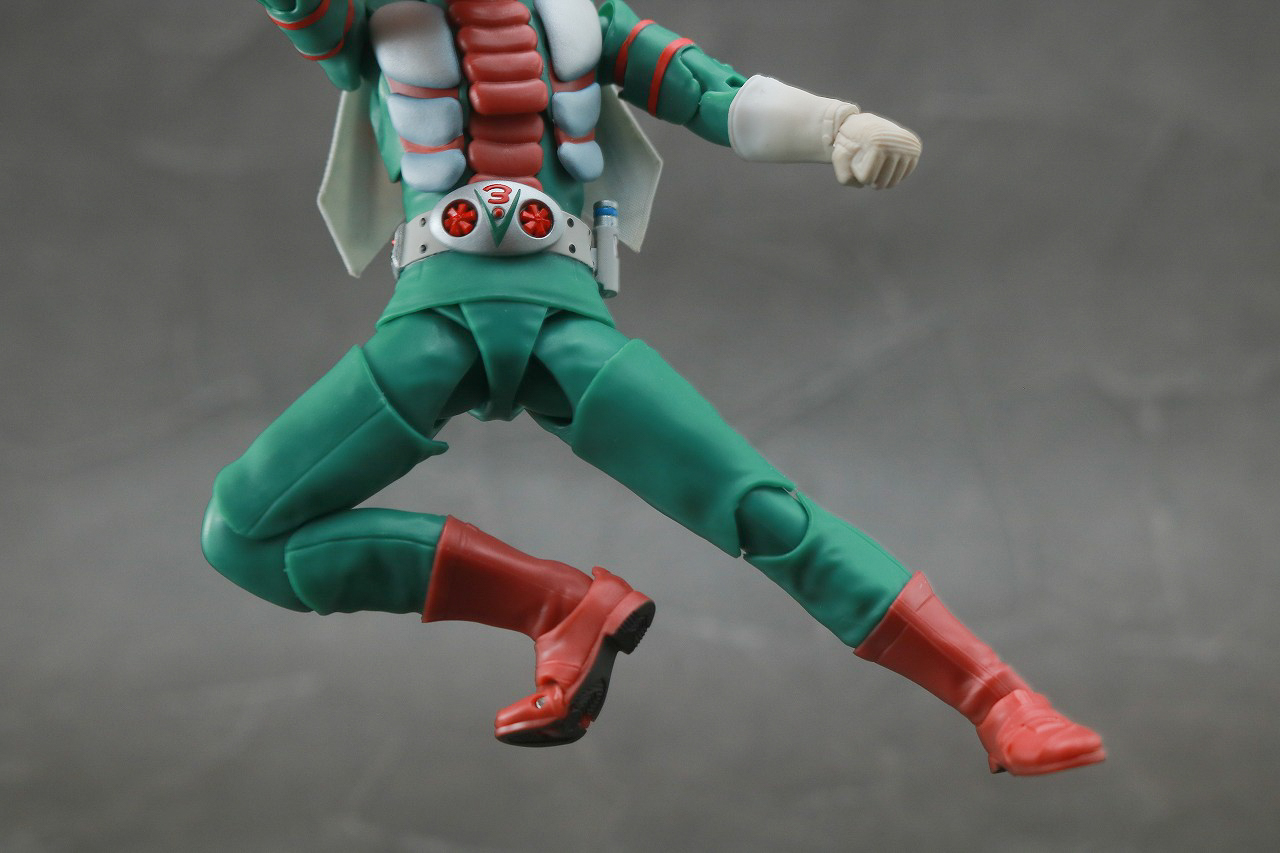 S.H.フィギュアーツ　仮面ライダーV3　真骨彫製法　レビュー　可動範囲