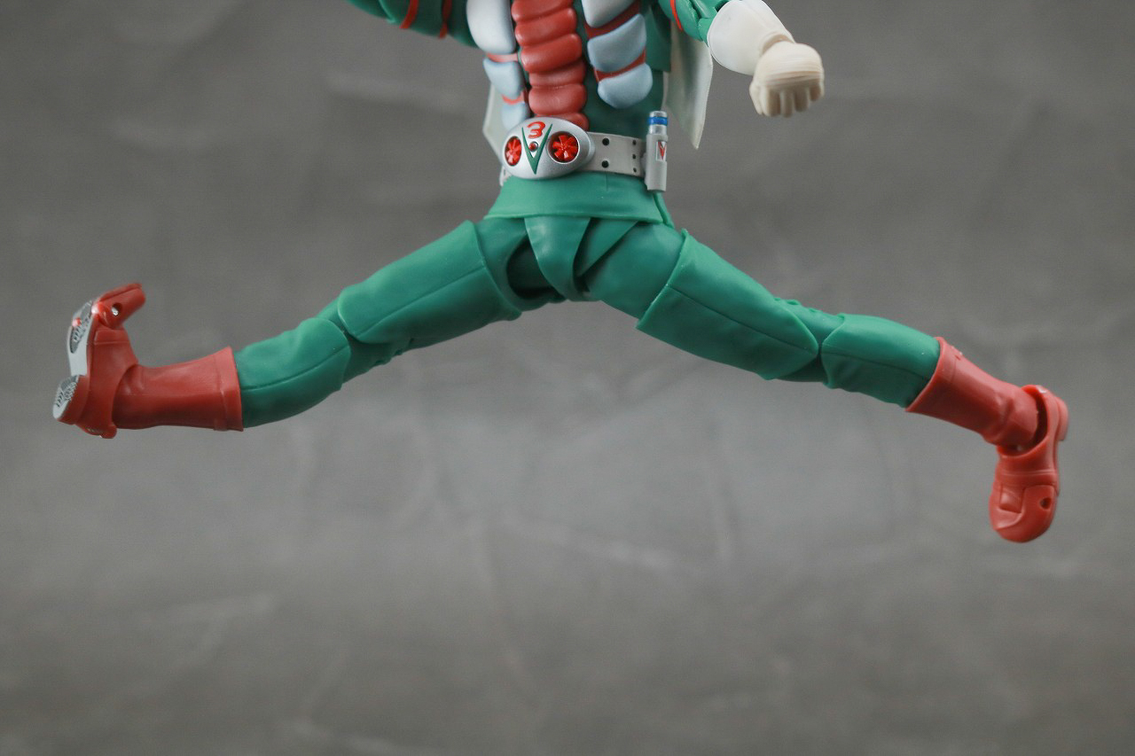 S.H.フィギュアーツ　仮面ライダーV3　真骨彫製法　レビュー　可動範囲