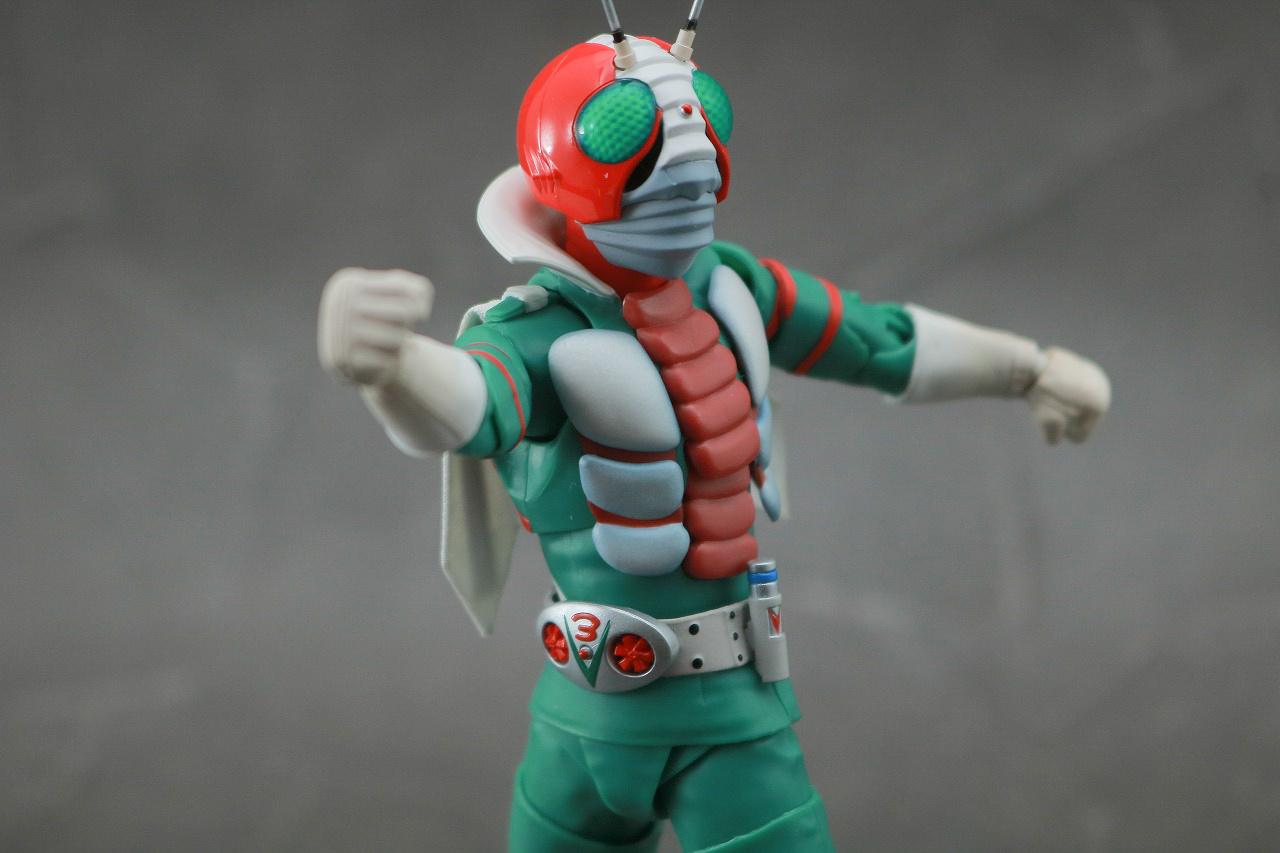S.H.フィギュアーツ　仮面ライダーV3　真骨彫製法　レビュー　可動範囲