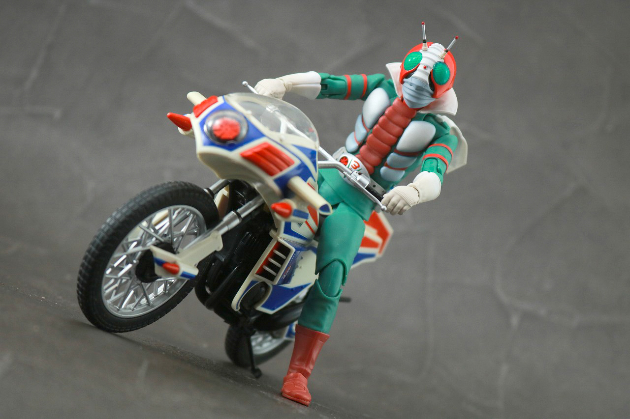 S.H.フィギュアーツ　仮面ライダーV3　真骨彫製法　レビュー　アクション