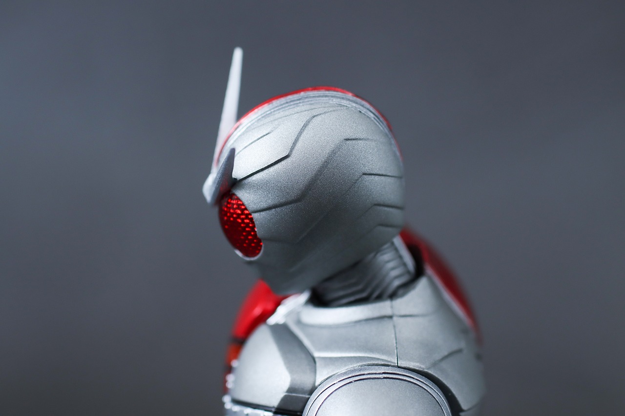 S.H.フィギュアーツ 仮面ライダーW ヒートメタル 真骨彫製法 風都探偵アニメ化記念 可動範囲