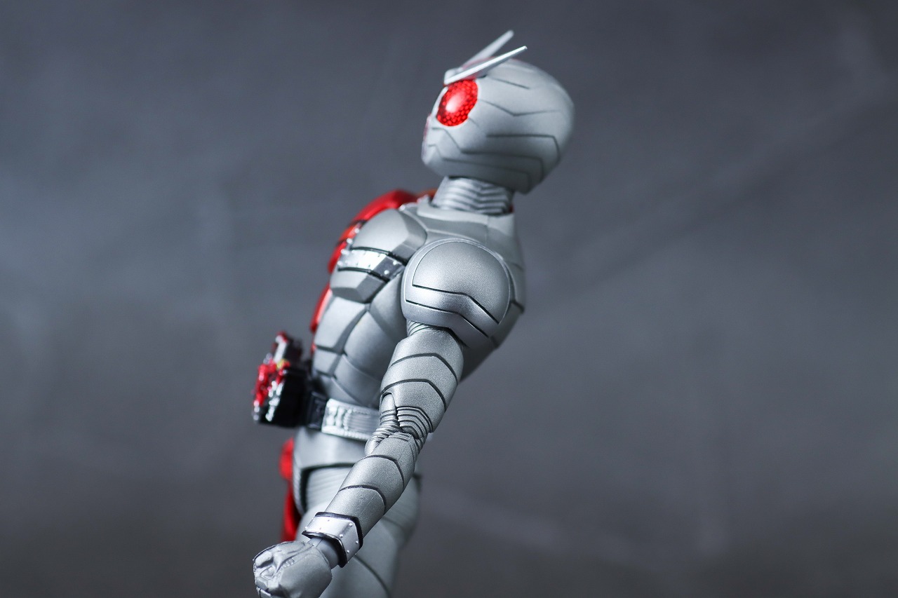 S.H.フィギュアーツ 仮面ライダーW ヒートメタル 真骨彫製法 風都探偵アニメ化記念 可動範囲