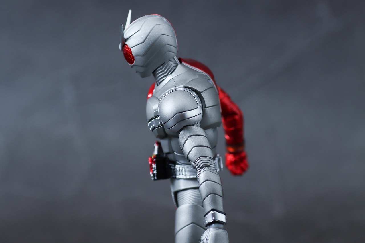 S.H.フィギュアーツ 仮面ライダーW ヒートメタル 真骨彫製法 風都探偵アニメ化記念 可動範囲