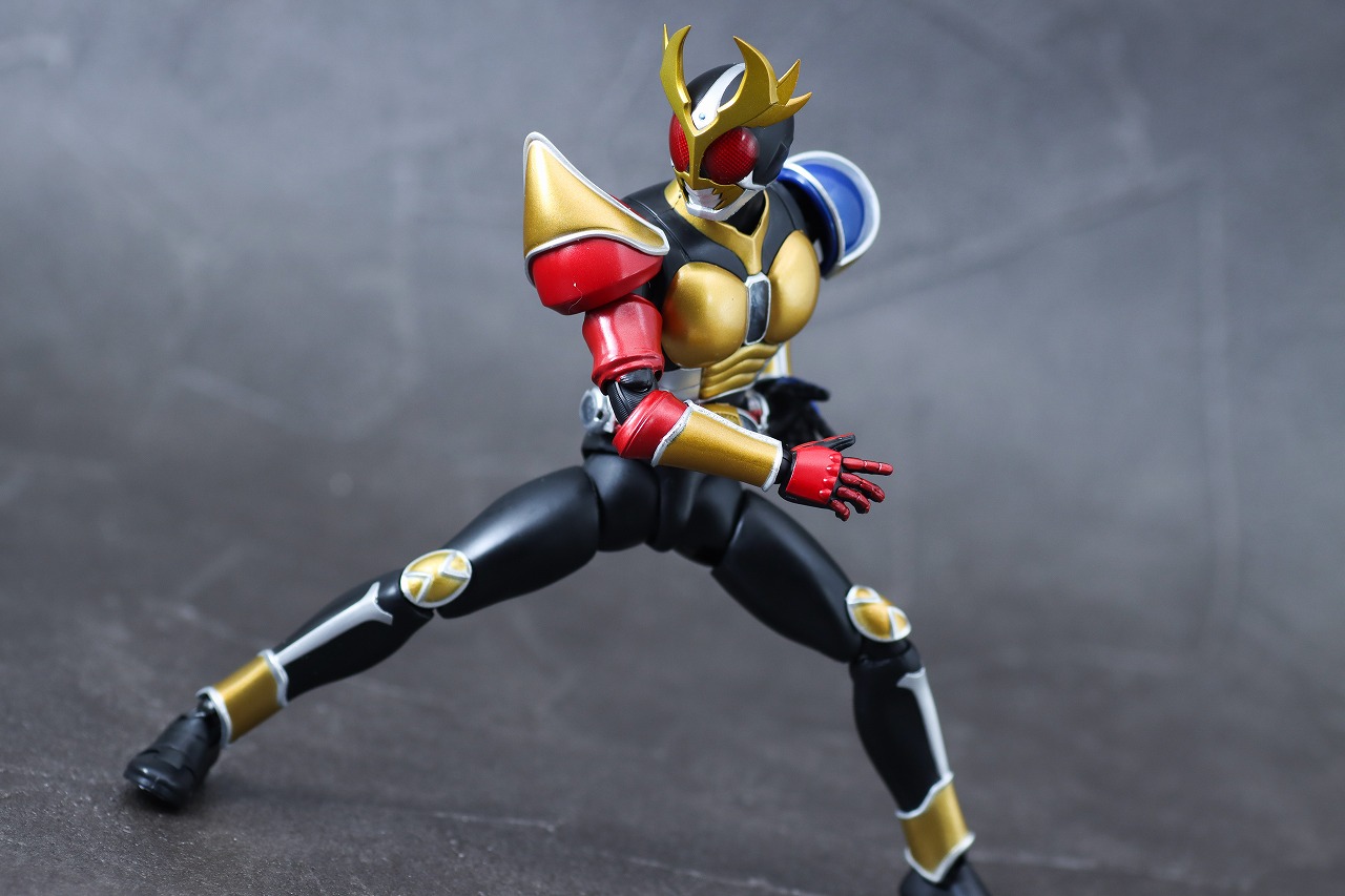 S.H.フィギュアーツ　仮面ライダーアギト トリニティフォーム　真骨彫製法　レビュー　アクション