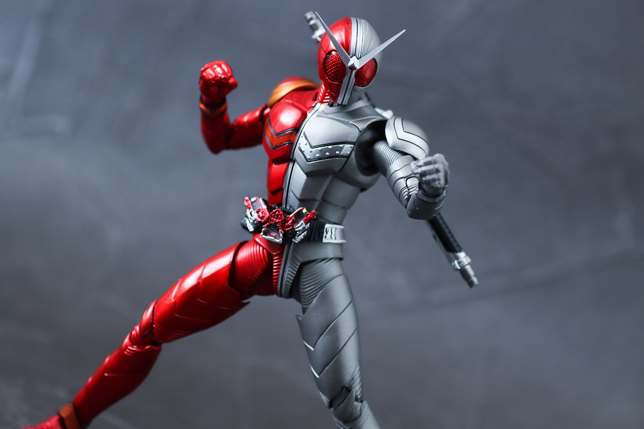 S.H.フィギュアーツ 仮面ライダーW ヒートメタル 真骨彫製法　風都探偵アニメ化記念　アクション