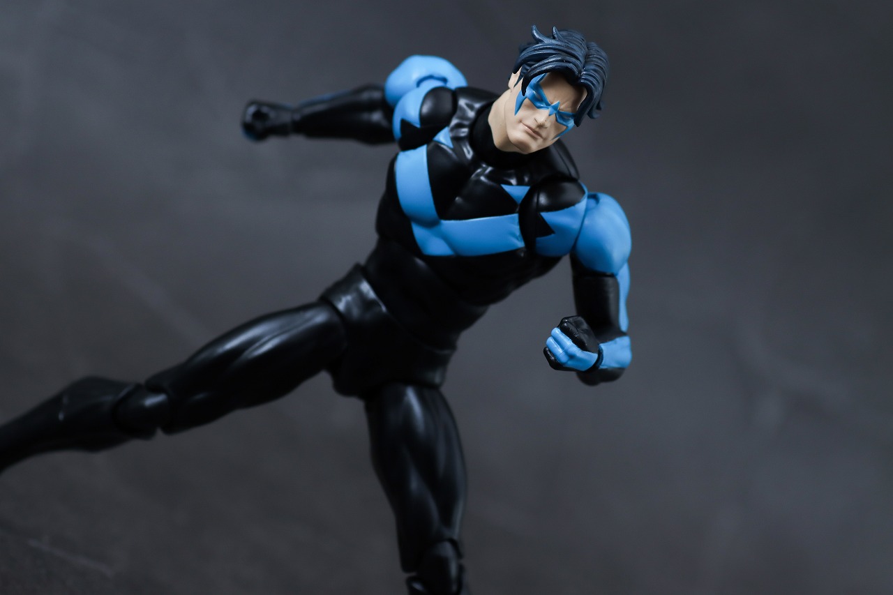 MAFEX　ナイトウイング（バットマン：ハッシュ）　レビュー　アクション
