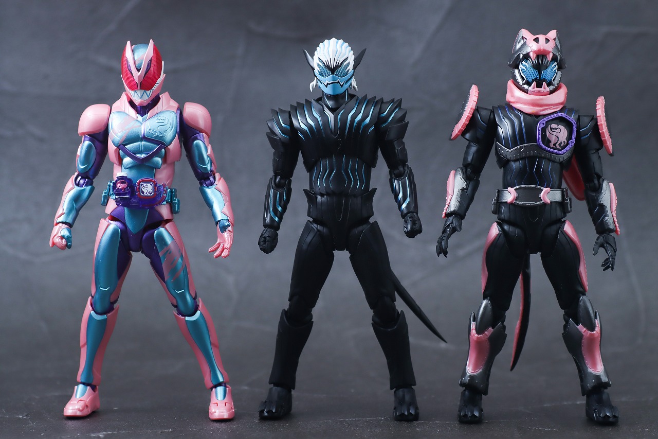 S.H.フィギュアーツ　バイス　レビュー　本体　仮面ライダーリバイ　レックスゲノム　仮面ライダーバイス　レックスゲノム　比較