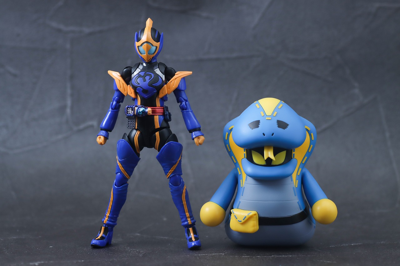 S.H.フィギュアーツ　ラブコフ　レビュー　本体　仮面ライダージャンヌ　コブラゲノム　比較