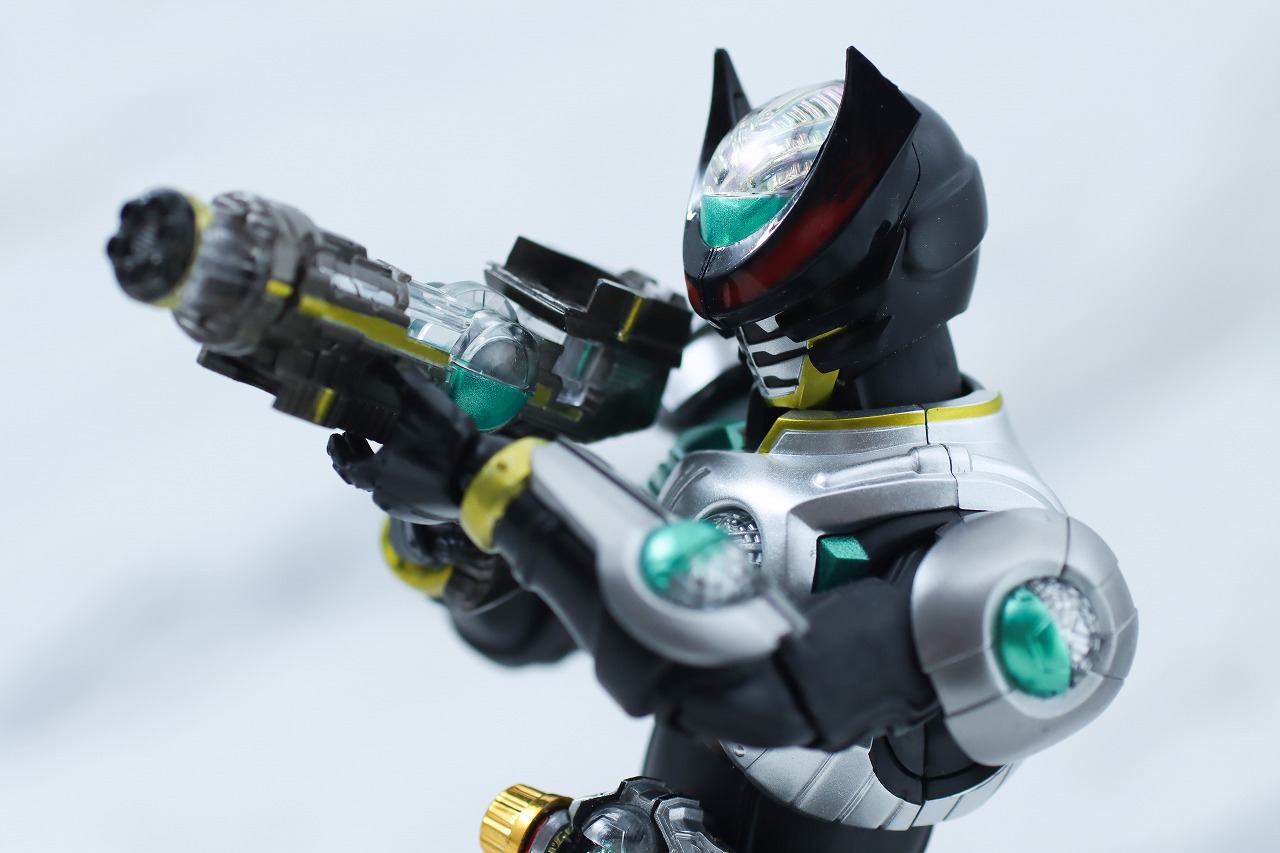 S.H.フィギュアーツ　仮面ライダーバース　真骨彫製法　レビュー　アクション