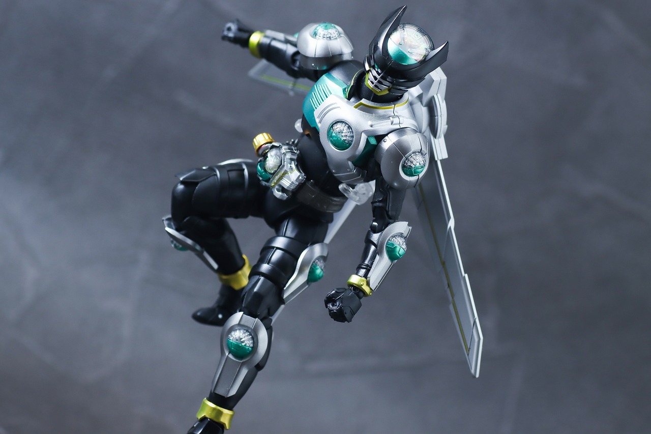 S.H.フィギュアーツ　真骨彫製法　CLAWs　サソリ　仮面ライダーバース　レビュー　アクション