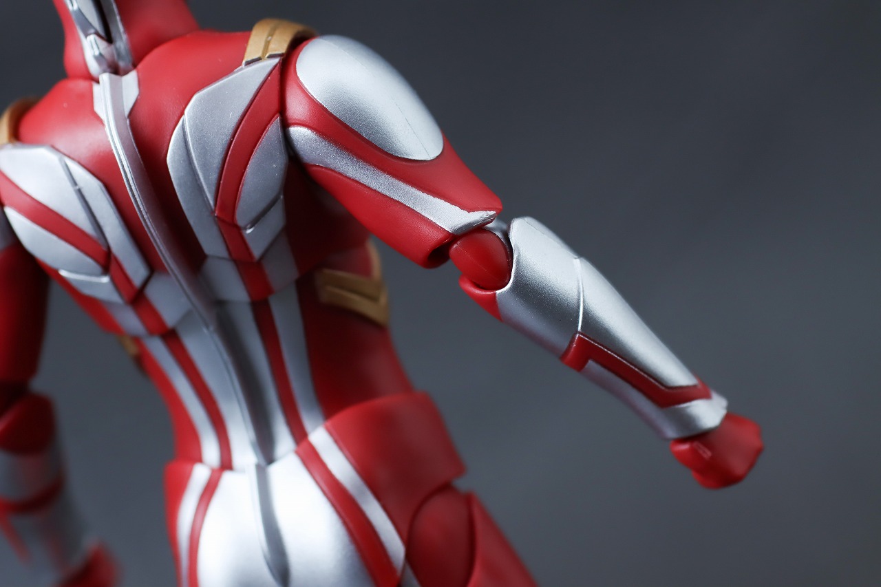 S.H.フィギュアーツ　ウルトラマンメビウス　レビュー　本体