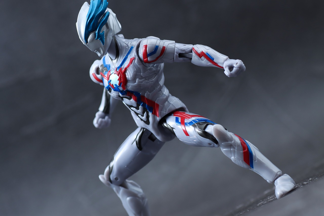 ウルトラアクションフィギュア　ウルトラマンブレーザー　レビュー　アクション