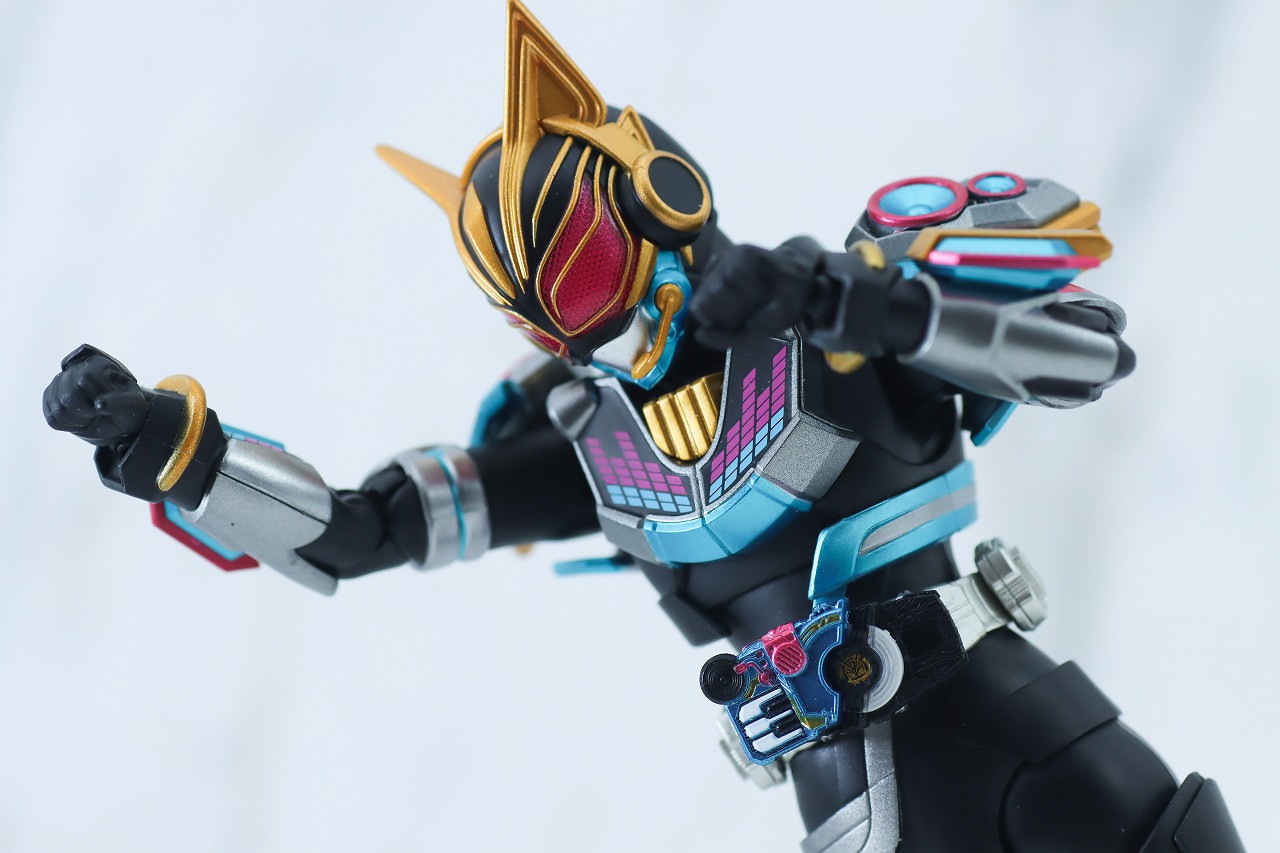 S.H.フィギュアーツ　仮面ライダーナーゴ　ビートフォーム　レビュー　アクション