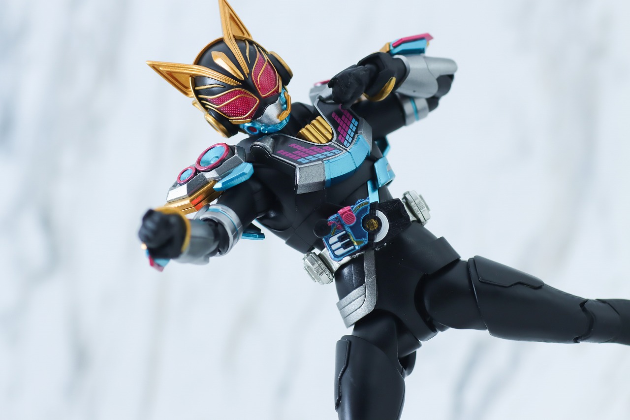 S.H.フィギュアーツ　仮面ライダーナーゴ　ビートフォーム　レビュー　アクション