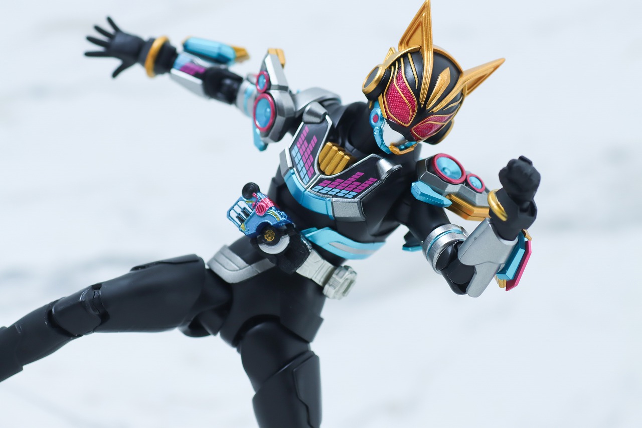 S.H.フィギュアーツ　仮面ライダーナーゴ　ビートフォーム　レビュー　アクション