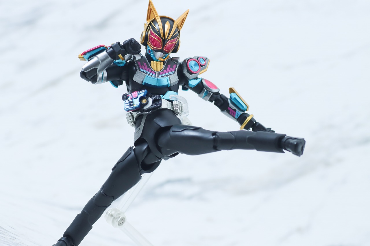 S.H.フィギュアーツ　仮面ライダーナーゴ　ビートフォーム　レビュー　アクション