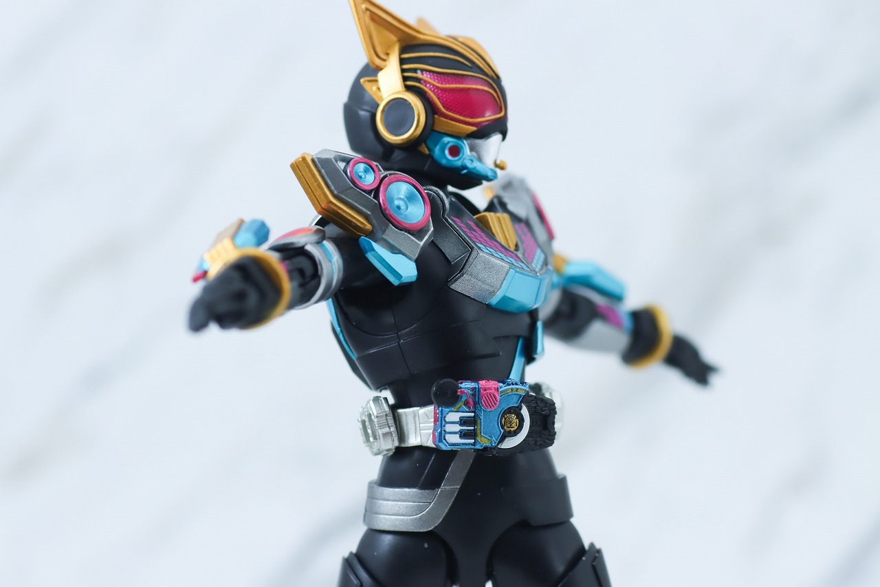S.H.フィギュアーツ　仮面ライダーナーゴ　ビートフォーム　レビュー　可動範囲