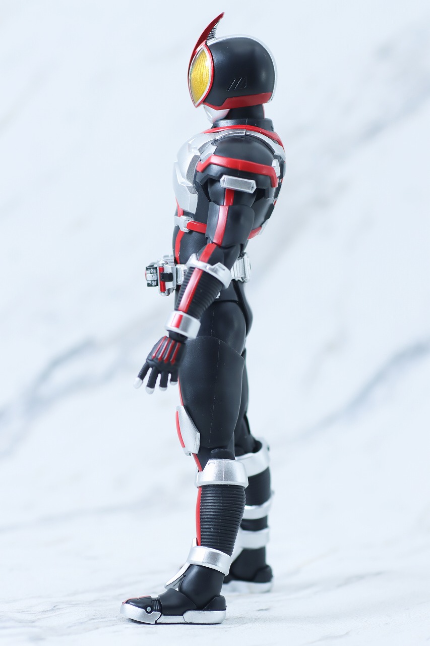 S.H.フィギュアーツ　仮面ライダーファイズ　真骨彫製法　レビュー　本体