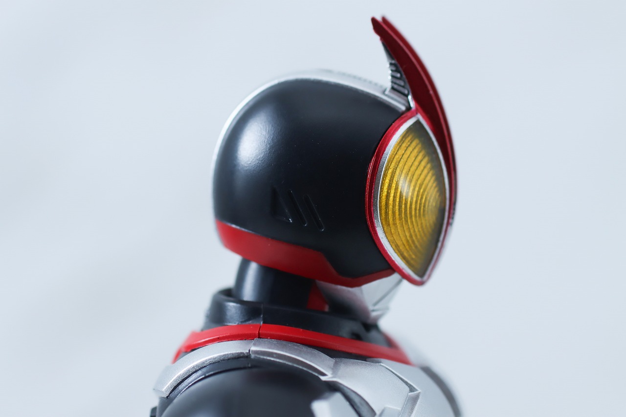 S.H.フィギュアーツ　仮面ライダーファイズ　真骨彫製法　レビュー　本体