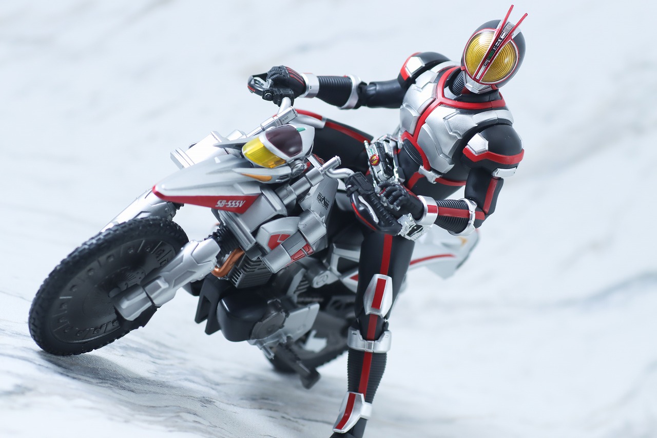 S.H.フィギュアーツ　仮面ライダーファイズ　真骨彫製法　レビュー　アクション　オートバジン