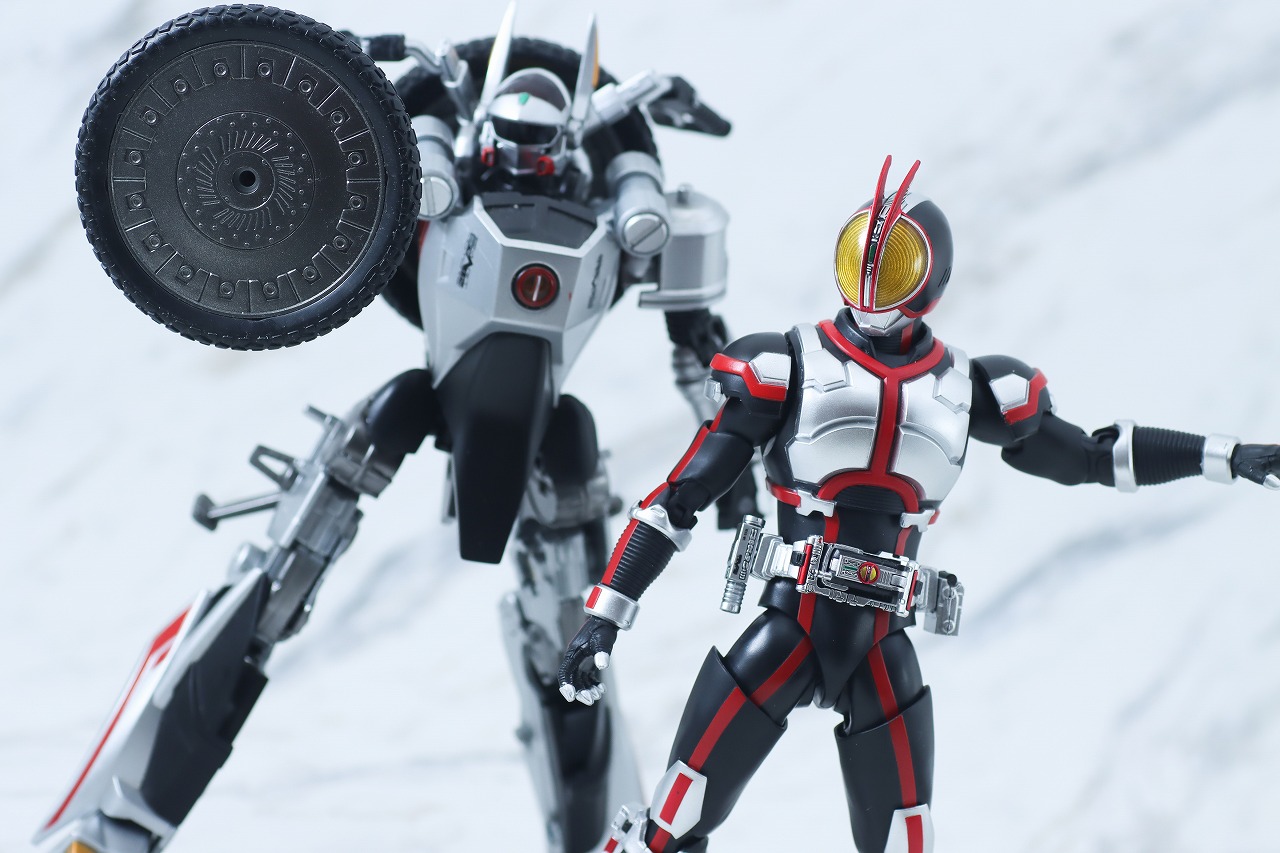 S.H.フィギュアーツ　仮面ライダーファイズ　真骨彫製法　レビュー　アクション　オートバジン