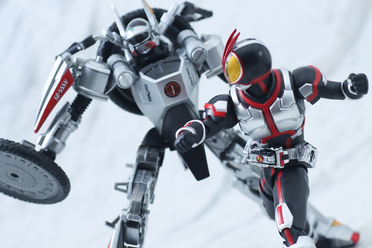 S.H.フィギュアーツ　仮面ライダーファイズ　真骨彫製法　レビュー　アクション　オートバジン