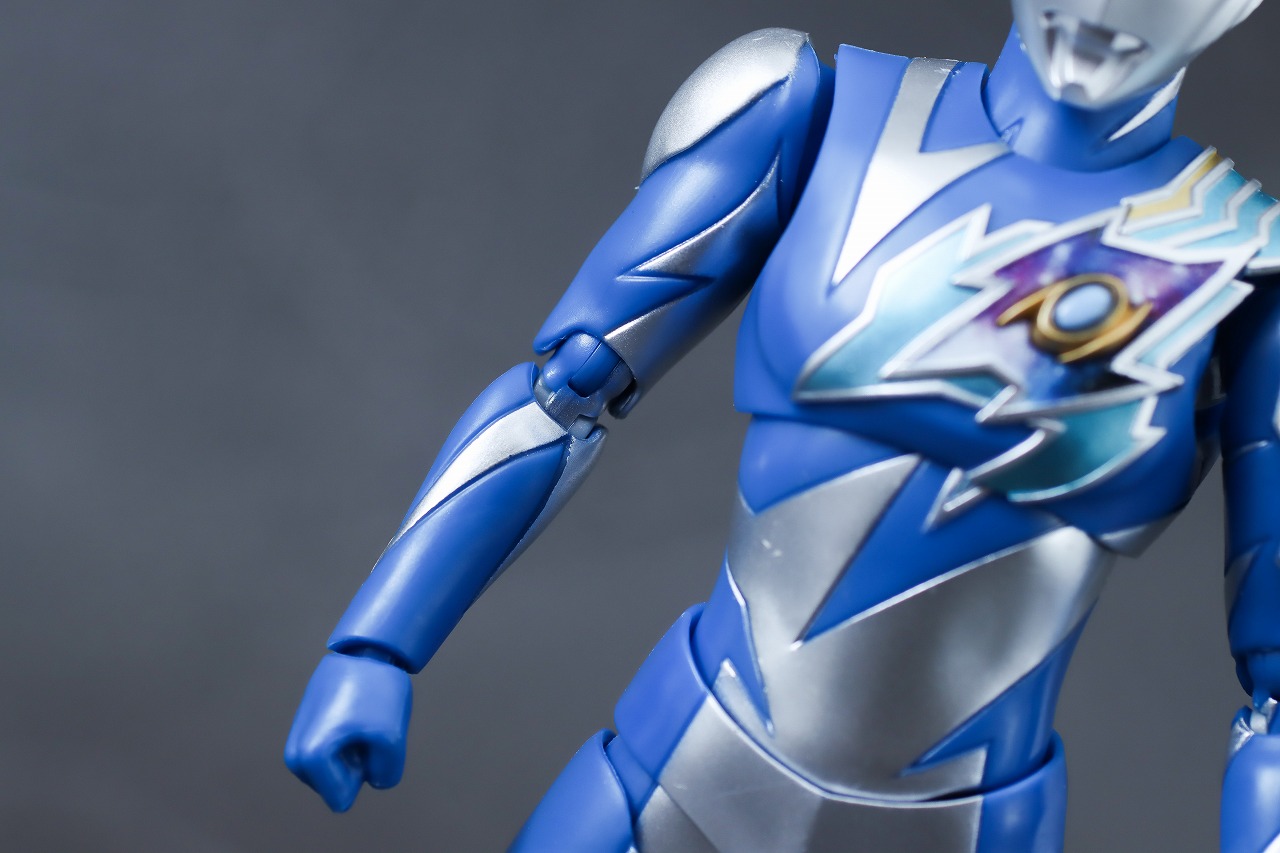 S.H.フィギュアーツ　ウルトラマンデッカー　ミラクルタイプ　レビュー　本体