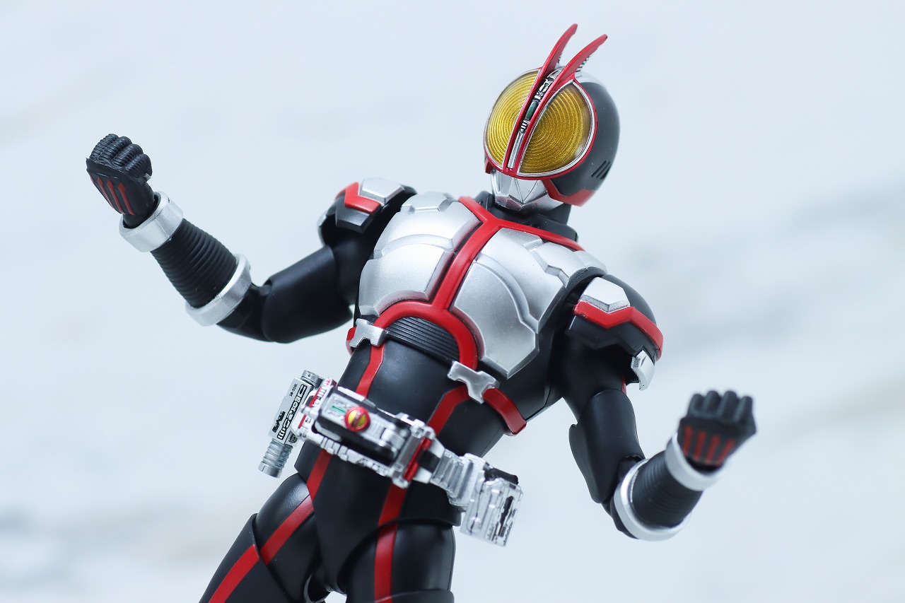 S.H.フィギュアーツ　仮面ライダーファイズ　真骨彫製法　レビュー　アクション