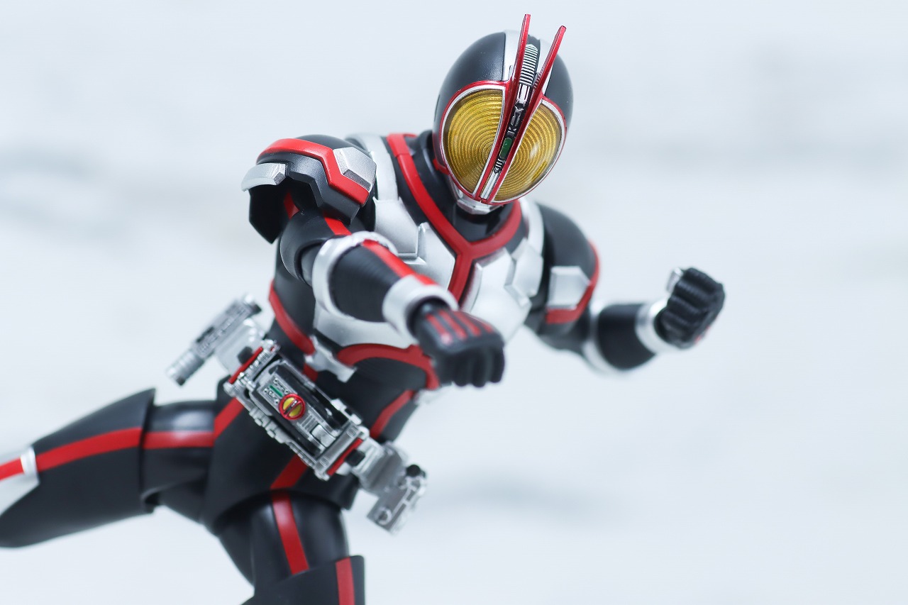 S.H.フィギュアーツ　仮面ライダーファイズ　真骨彫製法　レビュー　アクション