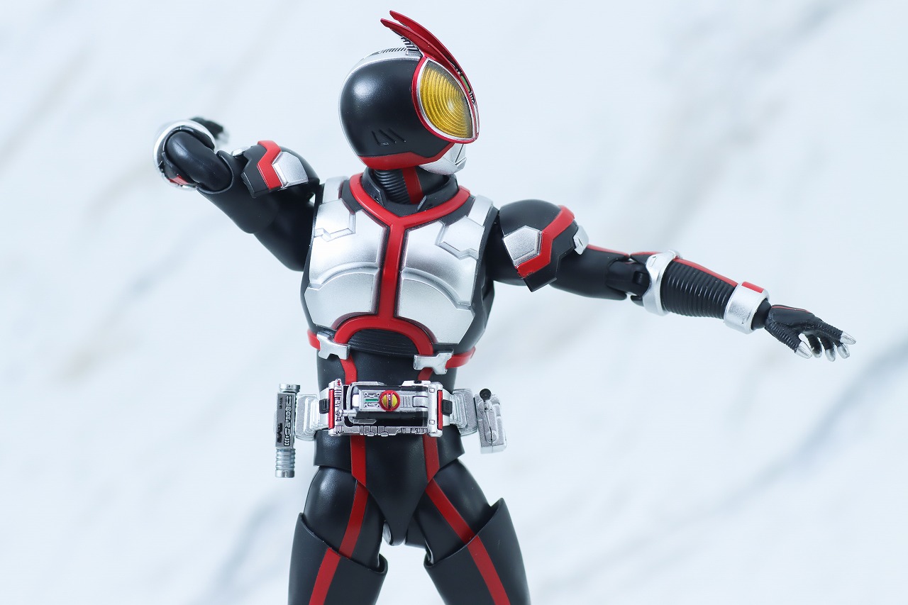 S.H.フィギュアーツ　仮面ライダーファイズ　真骨彫製法　レビュー　可動範囲