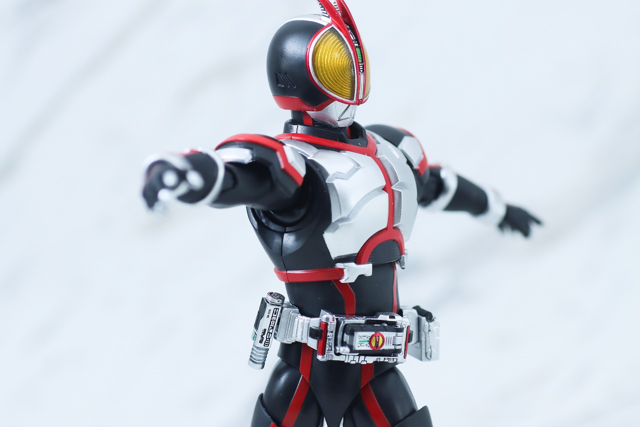 S.H.フィギュアーツ　仮面ライダーファイズ　真骨彫製法　レビュー　可動範囲