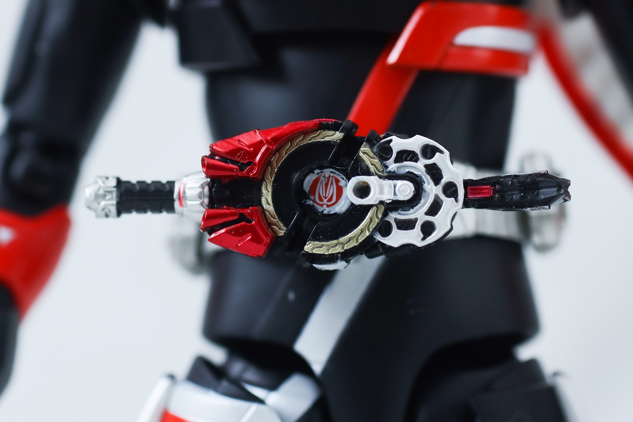 S.H.フィギュアーツ　仮面ライダーギーツ　ブーストマグナムフォーム＆フィーバーフォームパーツセット　レビュー　本体