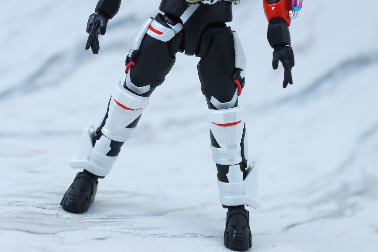 S.H.フィギュアーツ　仮面ライダーギーツ　ブーストマグナムフォーム＆フィーバーフォームパーツセット　レビュー　本体