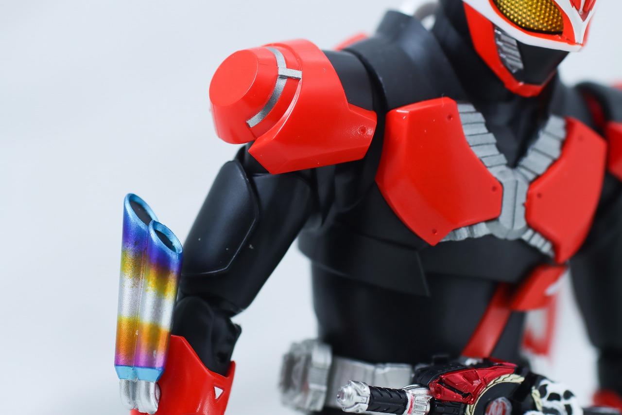 S.H.フィギュアーツ　仮面ライダーギーツ　ブーストマグナムフォーム＆フィーバーフォームパーツセット　レビュー　本体