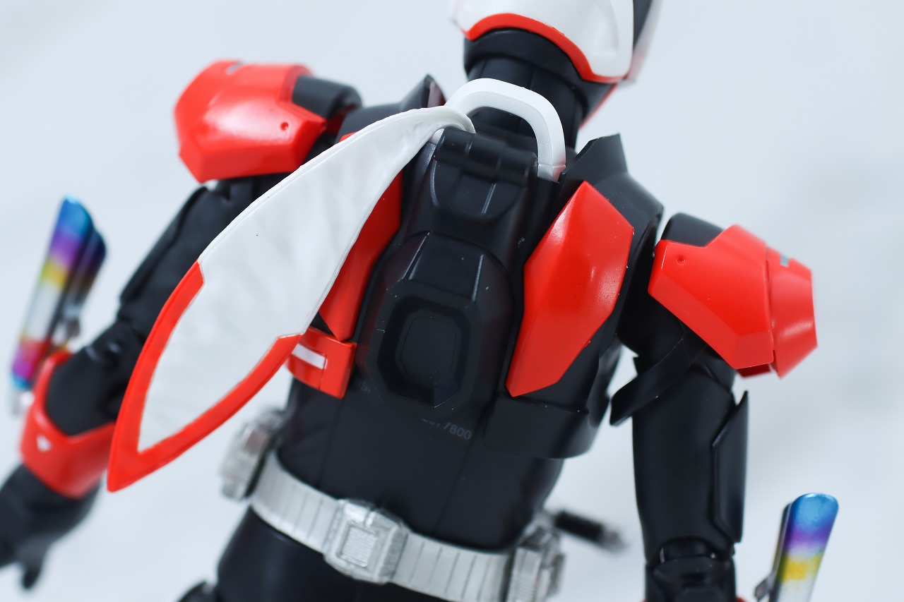 S.H.フィギュアーツ　仮面ライダーギーツ　ブーストマグナムフォーム＆フィーバーフォームパーツセット　レビュー　本体