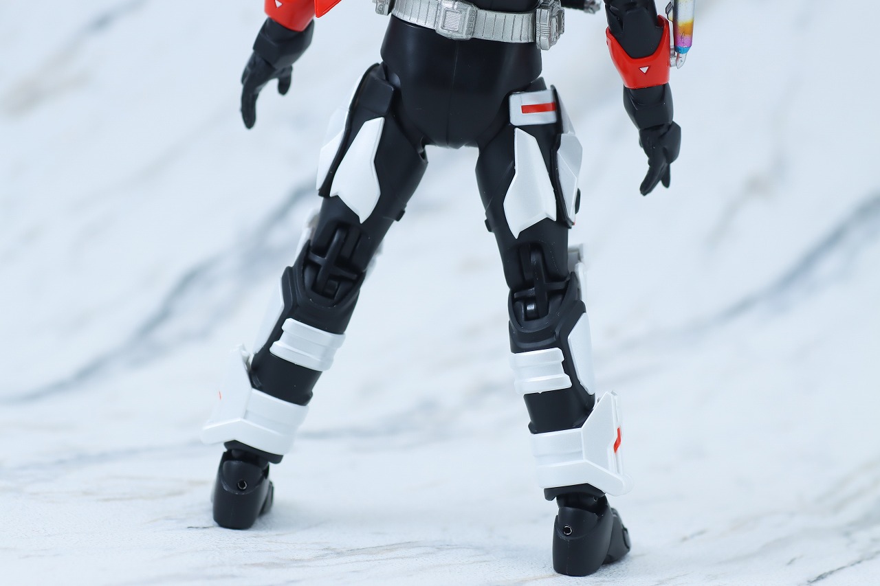 S.H.フィギュアーツ　仮面ライダーギーツ　ブーストマグナムフォーム＆フィーバーフォームパーツセット　レビュー　本体