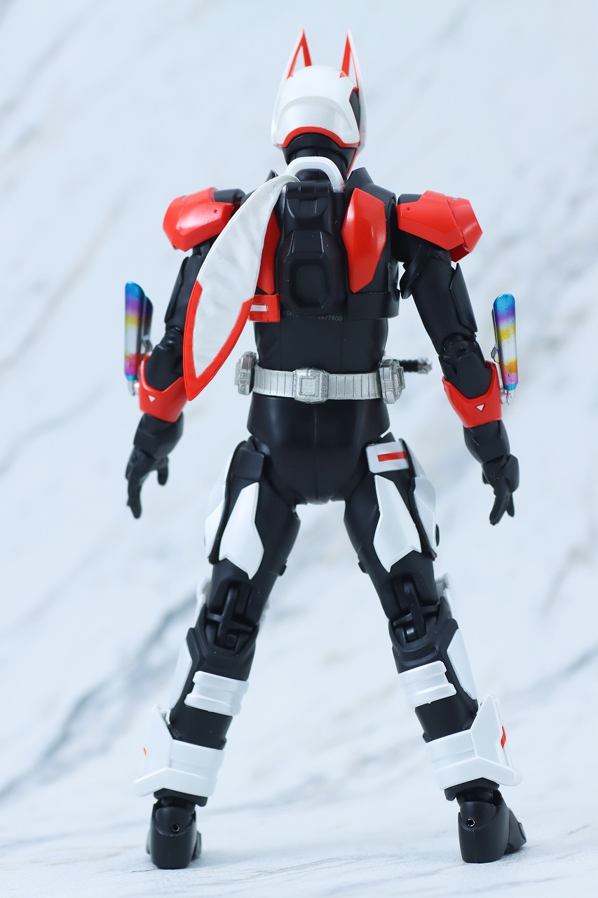 S.H.フィギュアーツ　仮面ライダーギーツ　ブーストマグナムフォーム＆フィーバーフォームパーツセット　レビュー　本体