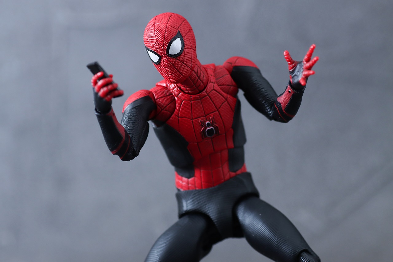 MAFEX　スパイダーマン アップグレードスーツ（ノー・ウェイ・ホーム）　レビュー　アクション