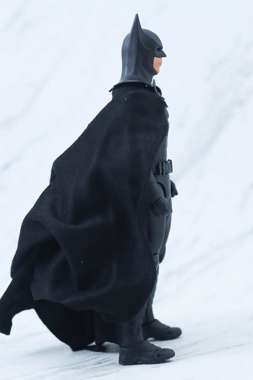 S.H.フィギュアーツ　バットマン　マイケル・キートン　ザ・フラッシュ　レビュー　本体