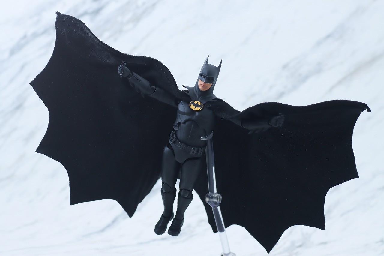 S.H.フィギュアーツ　バットマン　マイケル・キートン　ザ・フラッシュ　レビュー　アクション