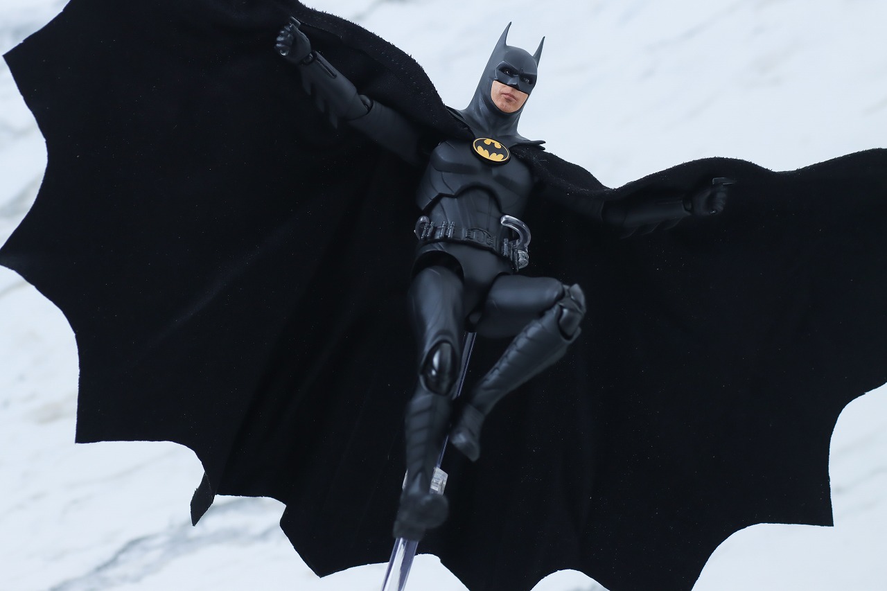 S.H.フィギュアーツ　バットマン　マイケル・キートン　ザ・フラッシュ　レビュー　アクション