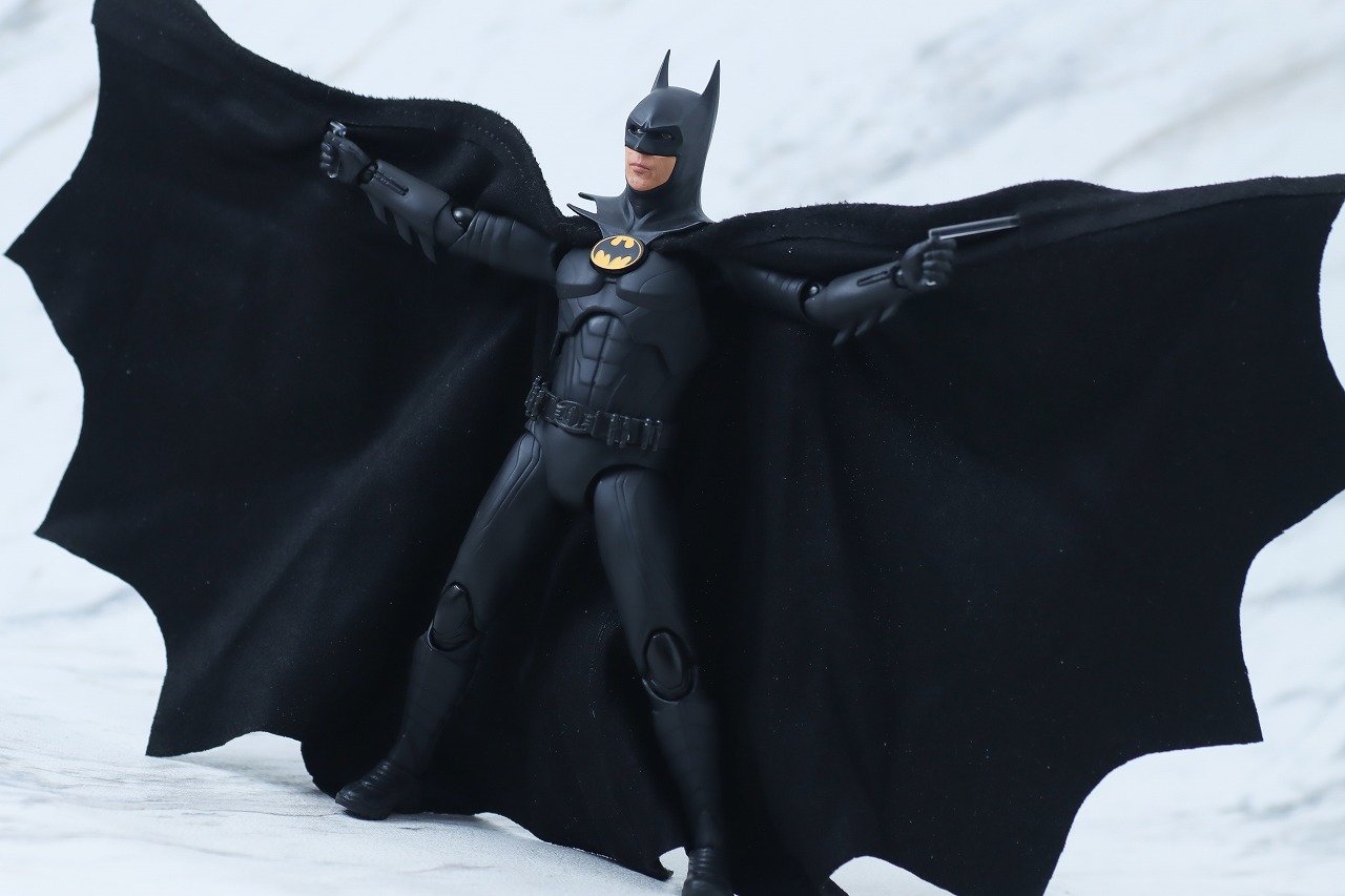 S.H.フィギュアーツ　バットマン　マイケル・キートン　ザ・フラッシュ　レビュー　アクション