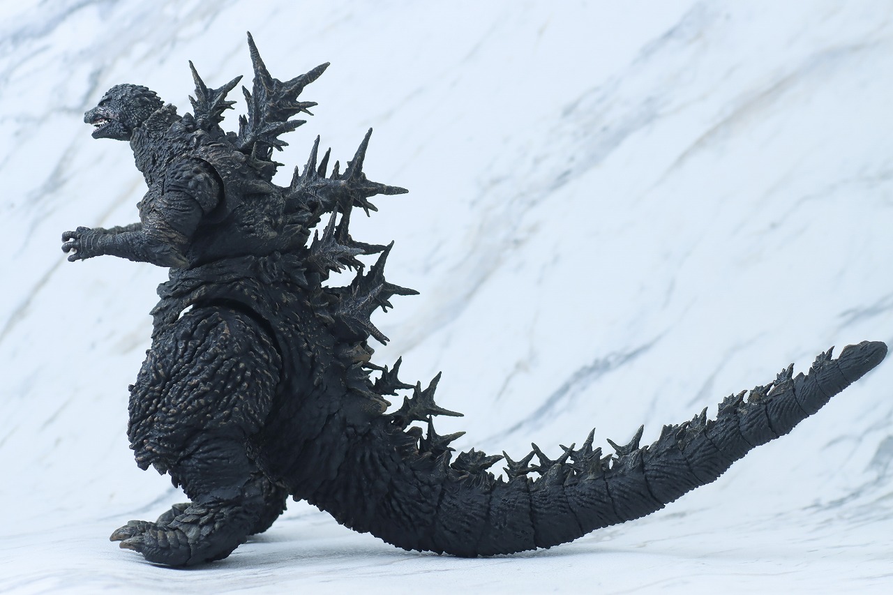 S.H.モンスターアーツ　ゴジラ（2023）／ゴジラ ー1.0　レビュー　本体