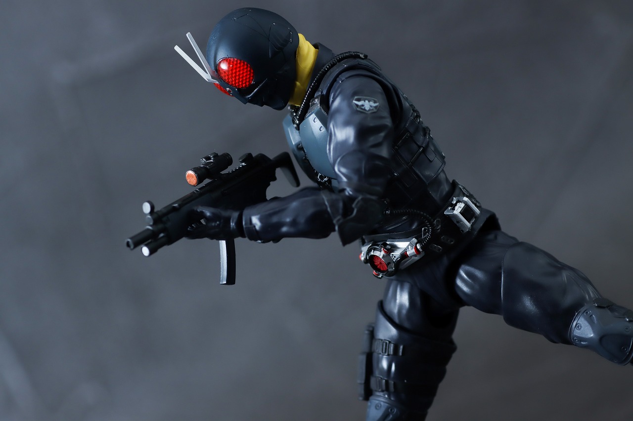 S.H.フィギュアーツ　大量発生型相変異バッタオーグ　レビュー　アクション