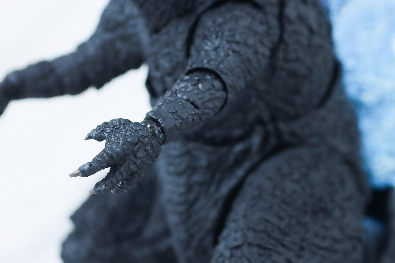 S.H.モンスターアーツ　ゴジラ（2024／新たなる帝国）　レビュー　本体