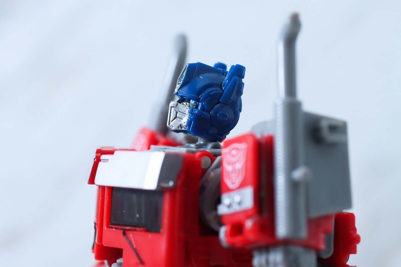 スタジオシリーズ オプティマス・プライム(トランスフォーマー/ビースト覚醒) レビュー ロボットモード 可動範囲