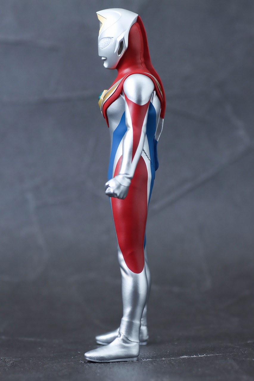 alphamax　ウルトラマンダイナ フラッシュタイプ　レビュー　本体