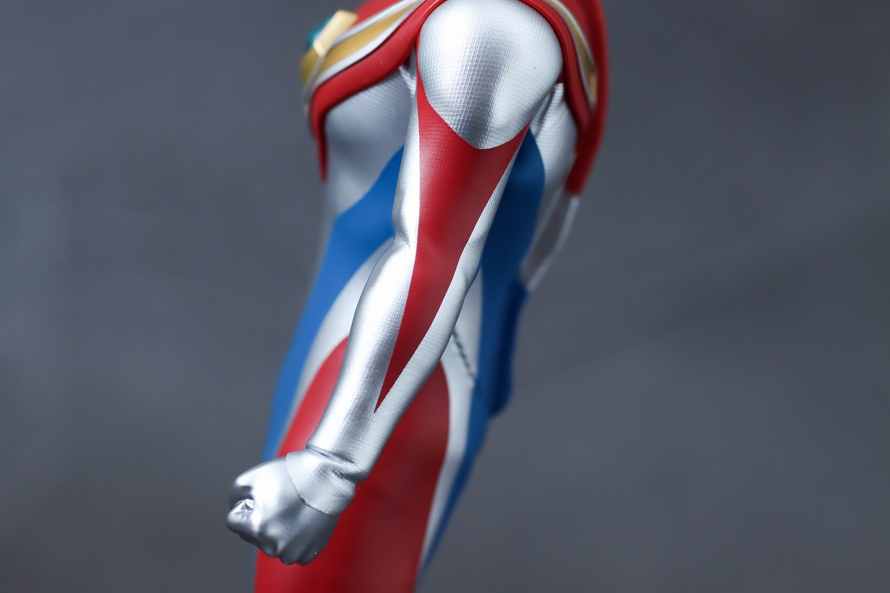 alphamax　ウルトラマンダイナ フラッシュタイプ　レビュー　本体