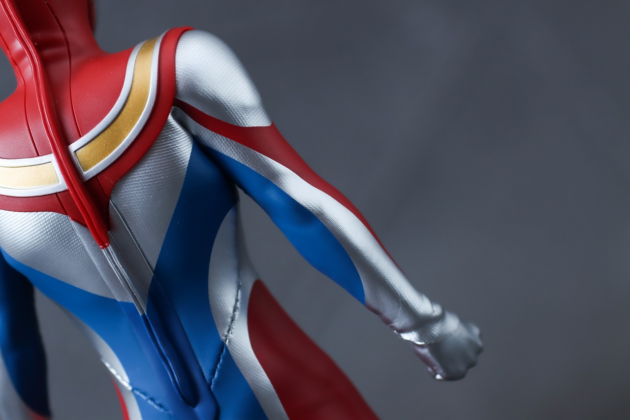 alphamax　ウルトラマンダイナ フラッシュタイプ　レビュー　本体