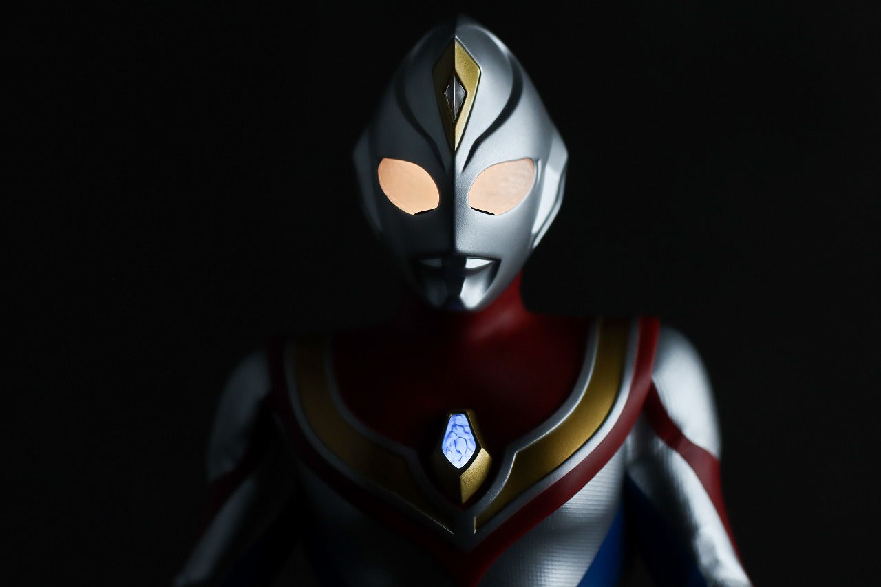 alphamax　ウルトラマンダイナ フラッシュタイプ　レビュー　ライトアップ